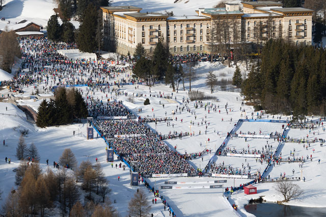Beim Massenstart starten alle L&auml;uferinnen und L&auml;ufer gleichzeitig. Sie starten in Bl&ouml;cken.