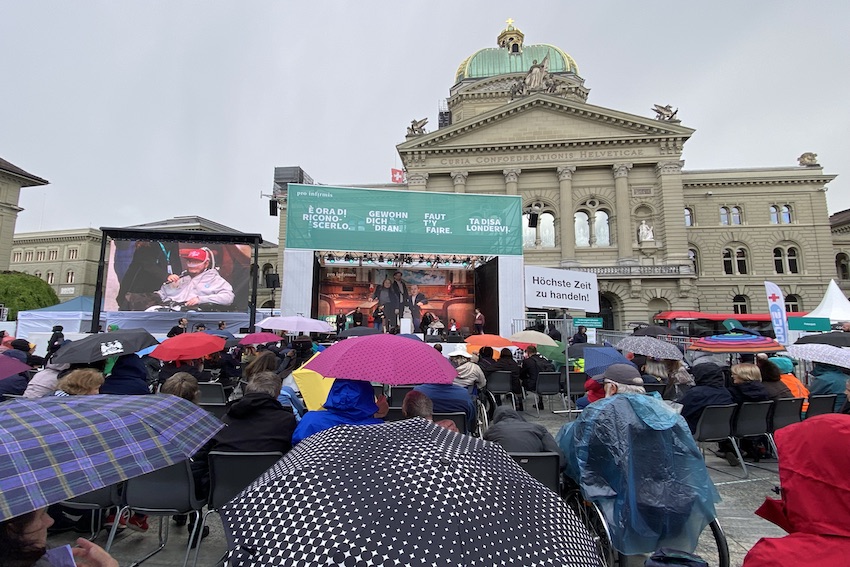 Grosse Aktion auf dem Bundesplatz in Bern von Pro Infirmis für die politische Teilhabe von Menschen mit Behinderungen
