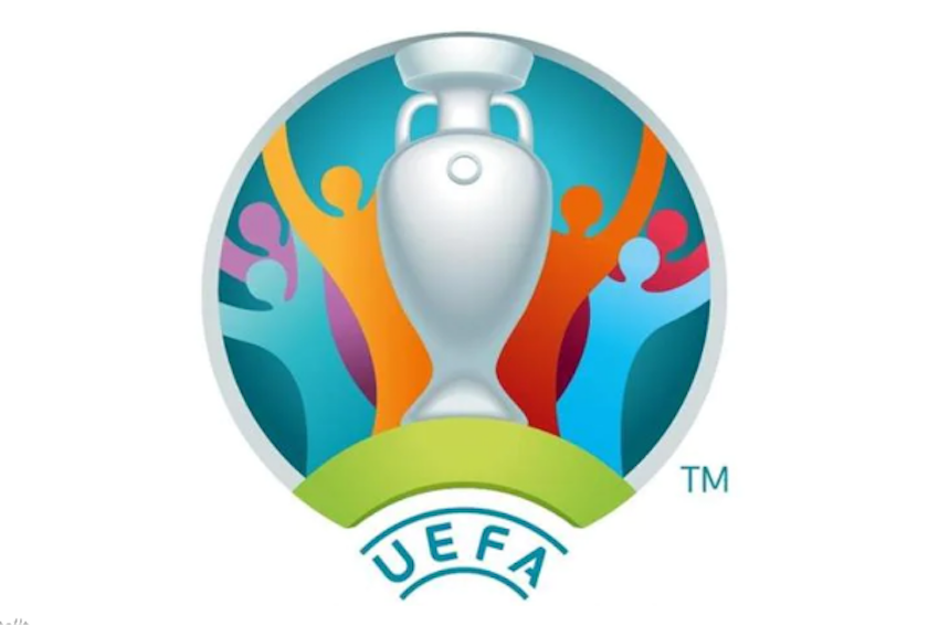 Logo von UEFA: In der Mitte steht ein grosser silberner Pokal auf einem hellgrünen Streifen. Neben dem Pokal sind links und rechts je 3 Menschenfiguren in bunten Farben. Sie halten die Arme in die Höhe. Es sieht aus, als ob sie jubeln.