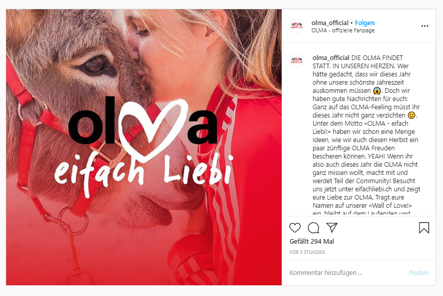 Ein Mädchen küsst einen Esel. Quer über dem Foto steht: olma eifach Liebi
